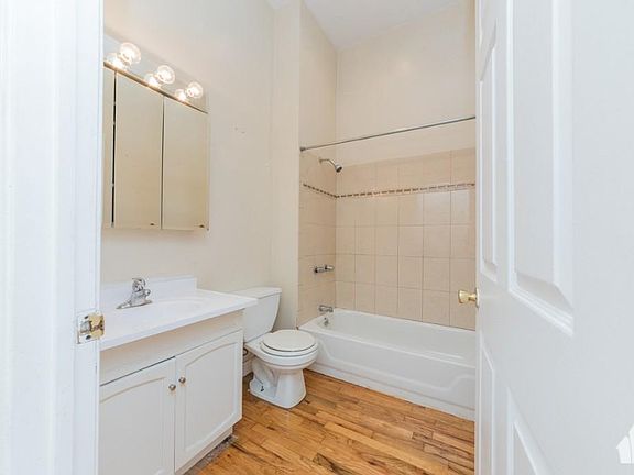 5th image of 2456 N Southport Ave #3R