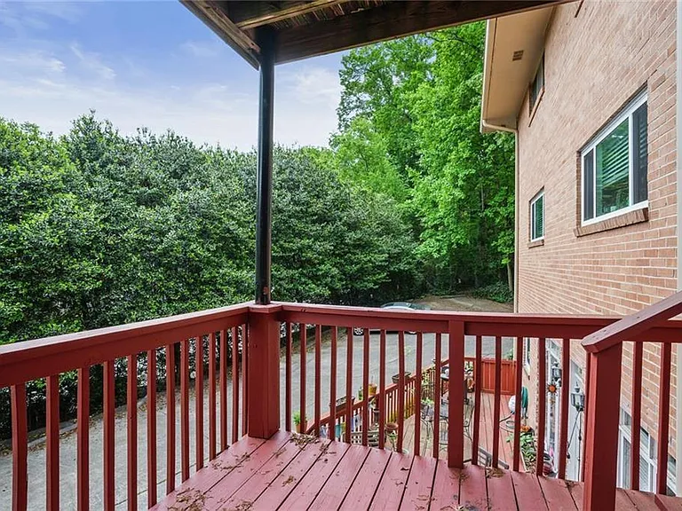 1466 E Rock Springs Rd NE — Photo 22