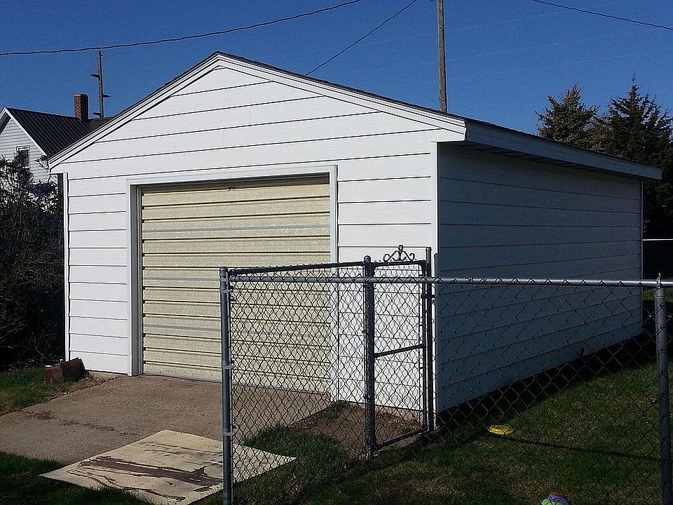 2nd image of 610 E 4th St