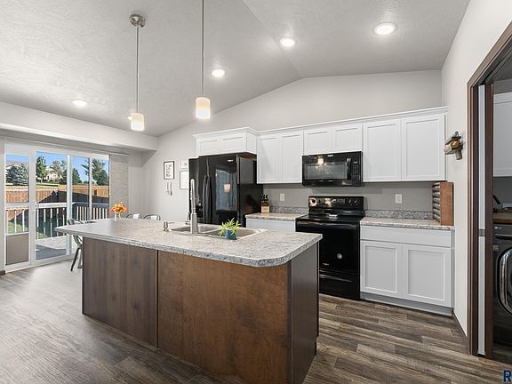 4th image of 1009 N Brennan Ct