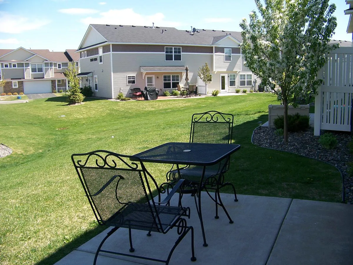 3 bed, 1920 sqft, $2,500 — Photo 3
