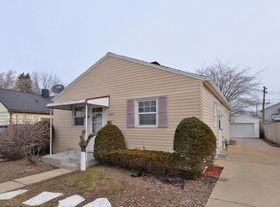 2033 Hayes Ave, Racine, WI 53405