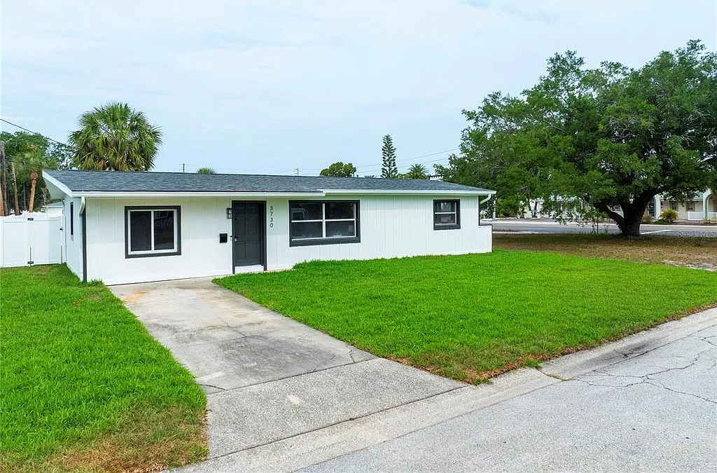 3 bed, 1.0 bath, 1200 sqft, $2,500 — Photo 3