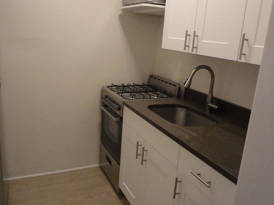 1st image of 1259 W Lunt Ave #216