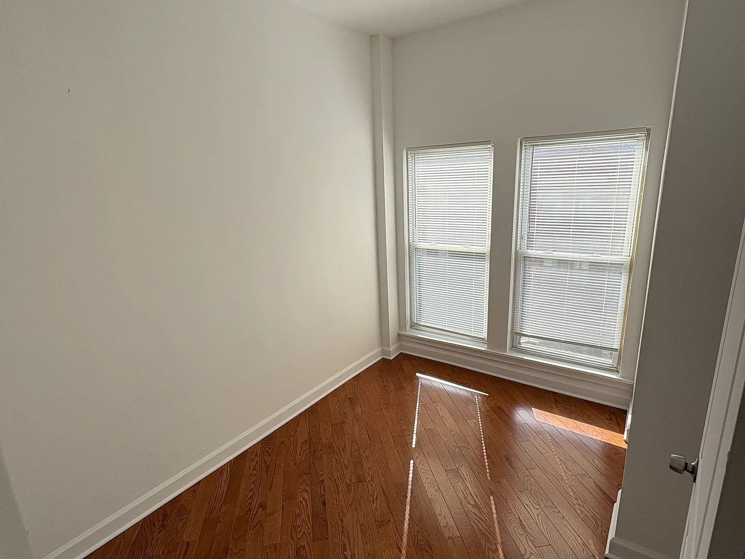 3 bed, 900 sqft, $2,100 — Photo 3