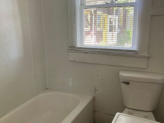 3rd image of 307 Kent Ave #9129876