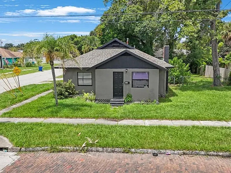 3 bed, 1.0 bath, 1019 sqft, $1,750 — Photo 4