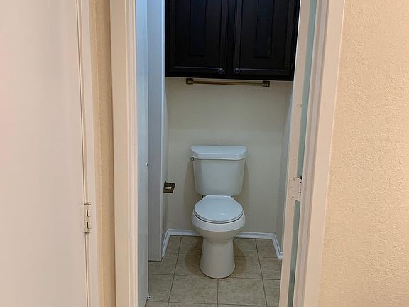 4th image of 1007 Oak Grove Ln