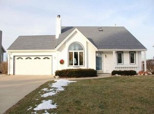 N75W23358 N Ridgeview Cir, Sussex, WI 53089