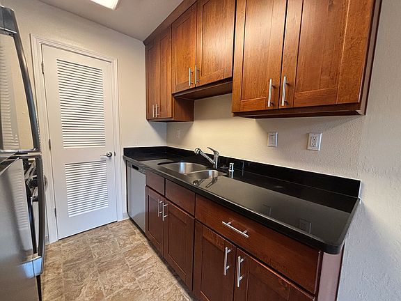 4th image of 858 Coleman Ave APT C