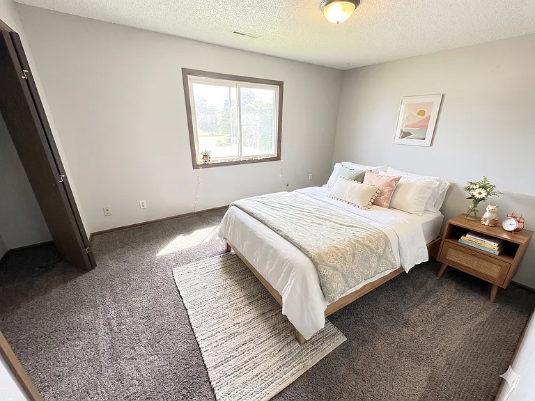 1303 Ravenwood Rd — Photo 4