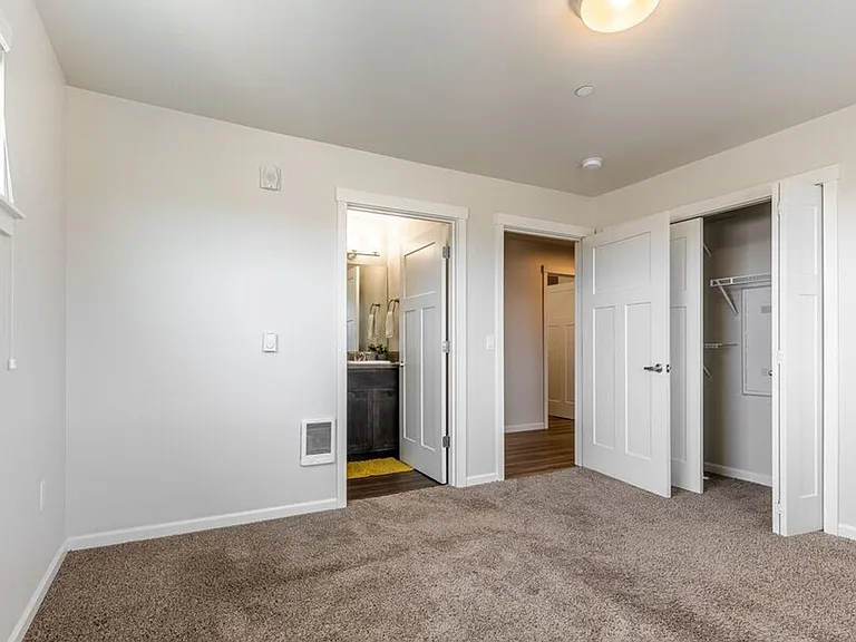 20720 Empire Ave — Photo 5
