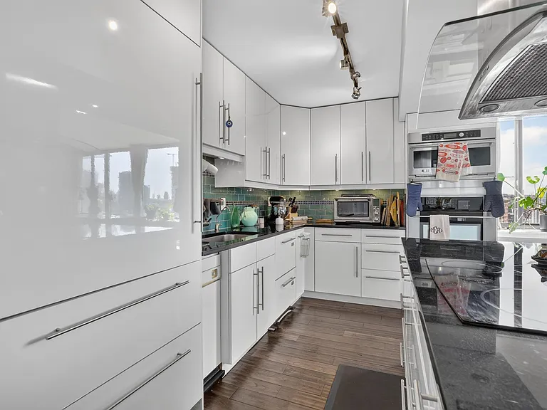 551 Observer Hwy #14D — Photo 43