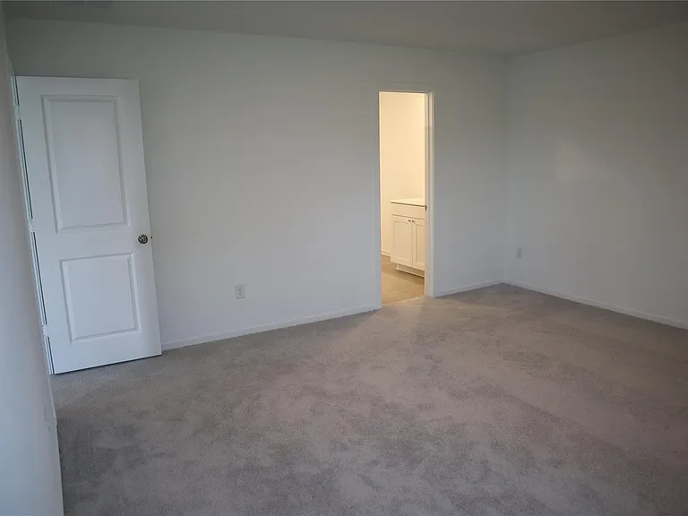216 Lantana Ln — Photo 6