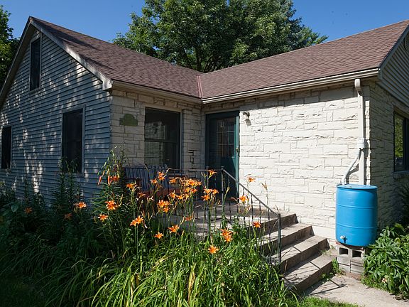 2nd image of 1122 Haywood Dr