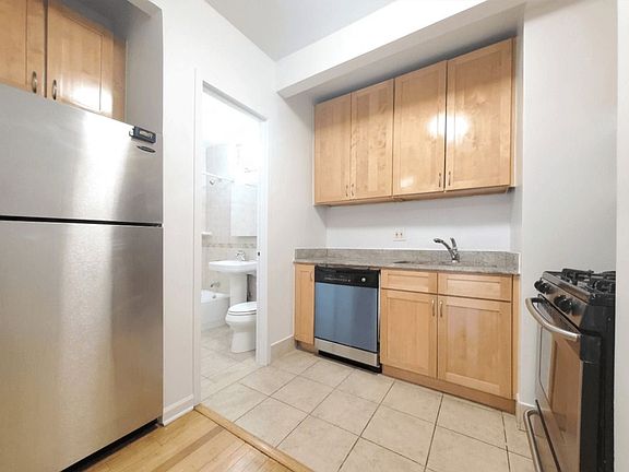 5th image of 330 E 54th St APT 4b