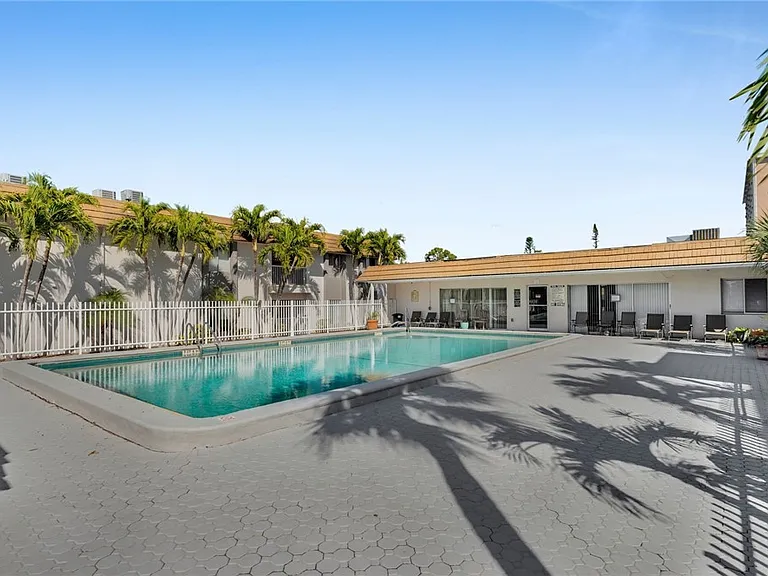 1830 Maravilla Ave #804 — Photo 4