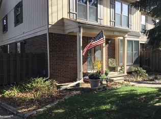 8709 Edgewater Ln, Warren, MI 48093