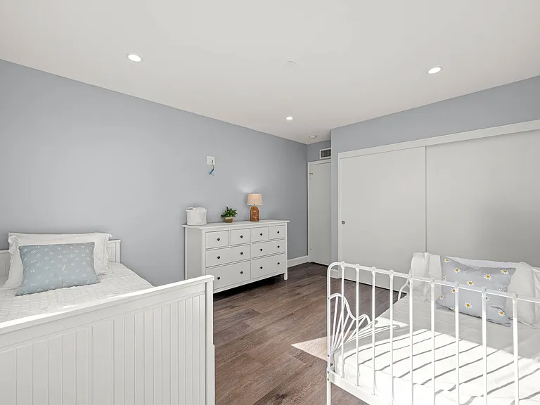 14034 Valerio St — Photo 16