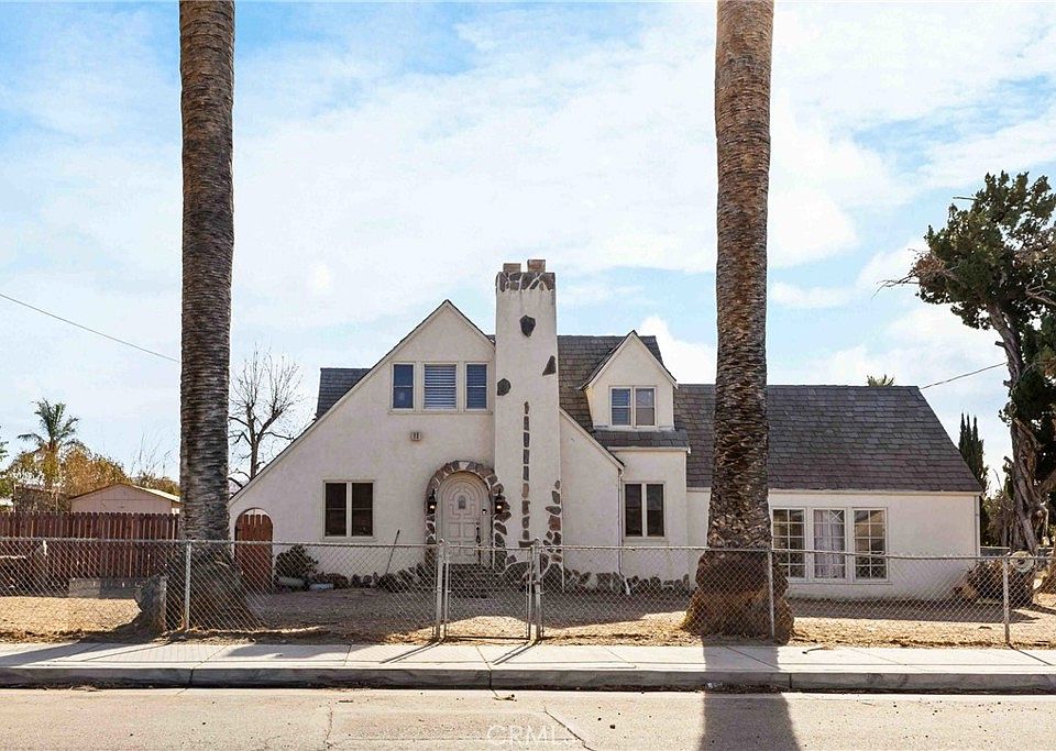 1st image of 41695 Mayberry Ave