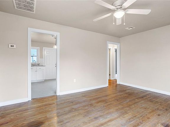 5th image of 1021 SW 46th St