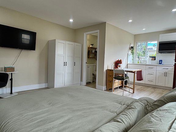2nd image of 4135 Des Moines St NE #1