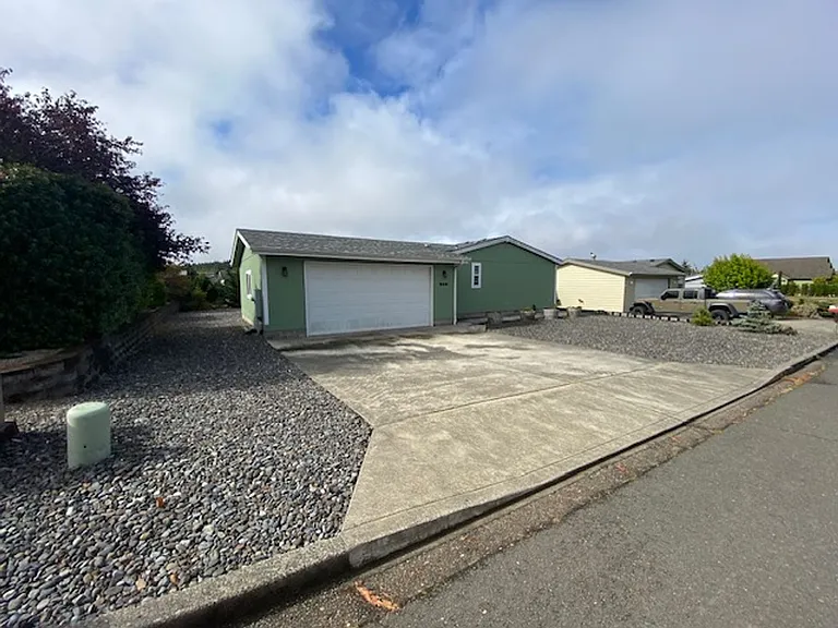 949 Blanco Ave — Photo 3
