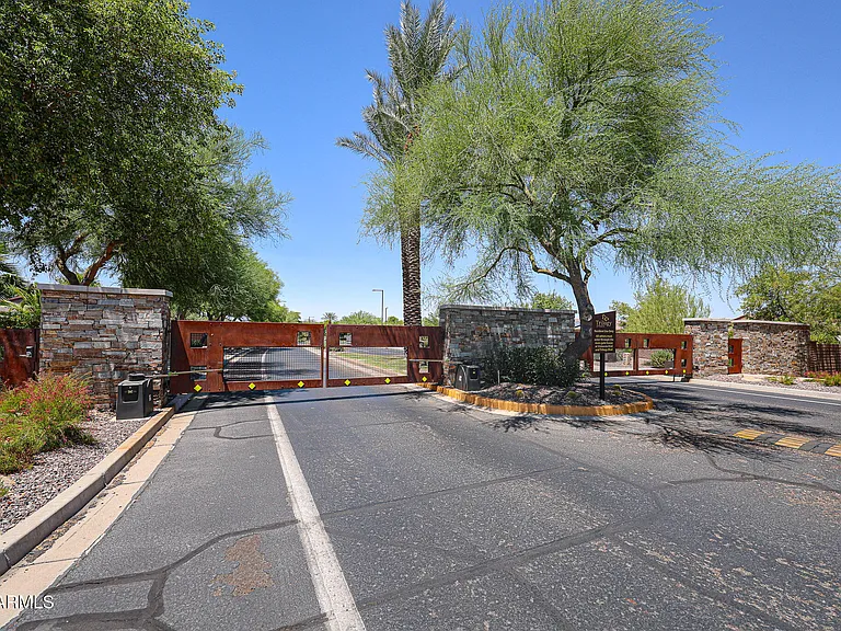 12882 W Katharine Way — Photo 21