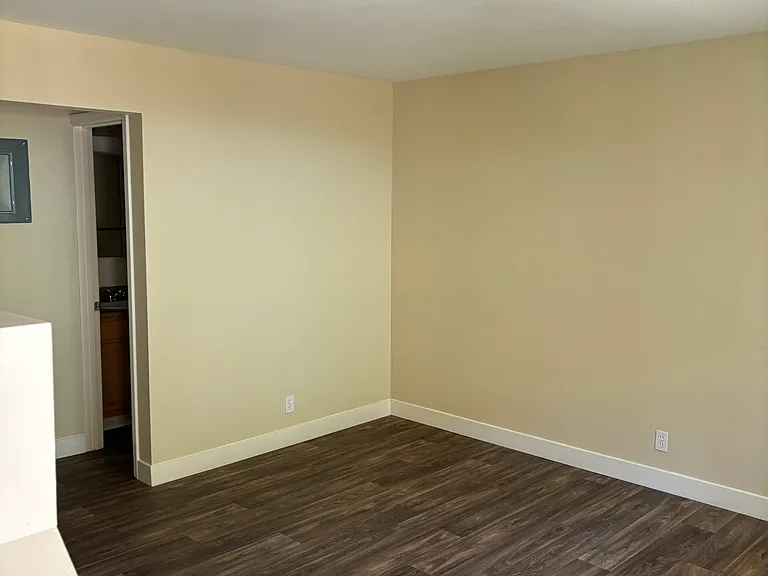 570 University Ave #21 — Photo 2