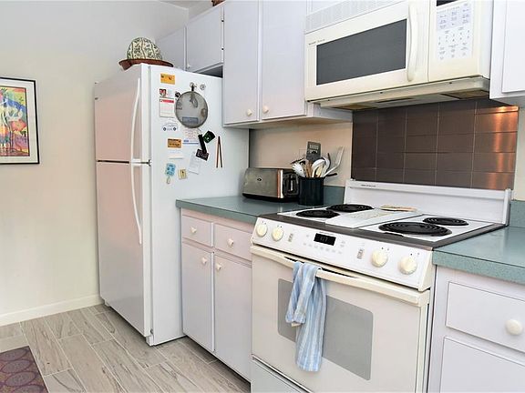 2nd image of 1712 Glenhouse Dr APT Gl317