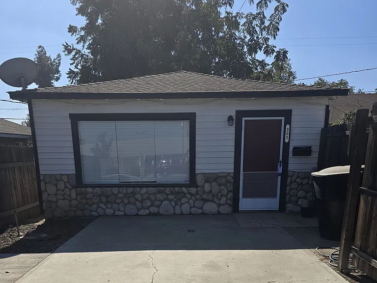 201 E Grangeville Blvd — Photo 1