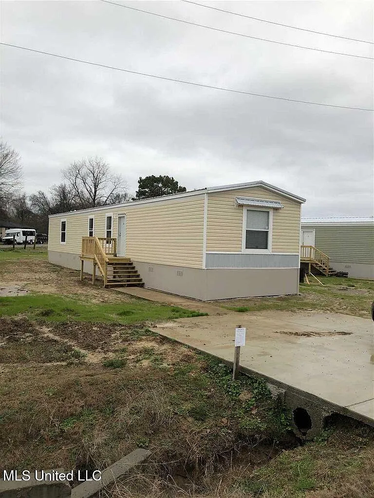 3 bed, 2.0 bath, 950 sqft, $1,175 — Photo 1