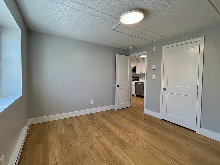 89 Woodrow Ave #6 — Photo 4