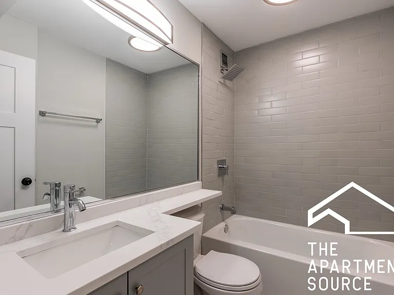 1214 N La Salle Dr #F2 — Photo 5