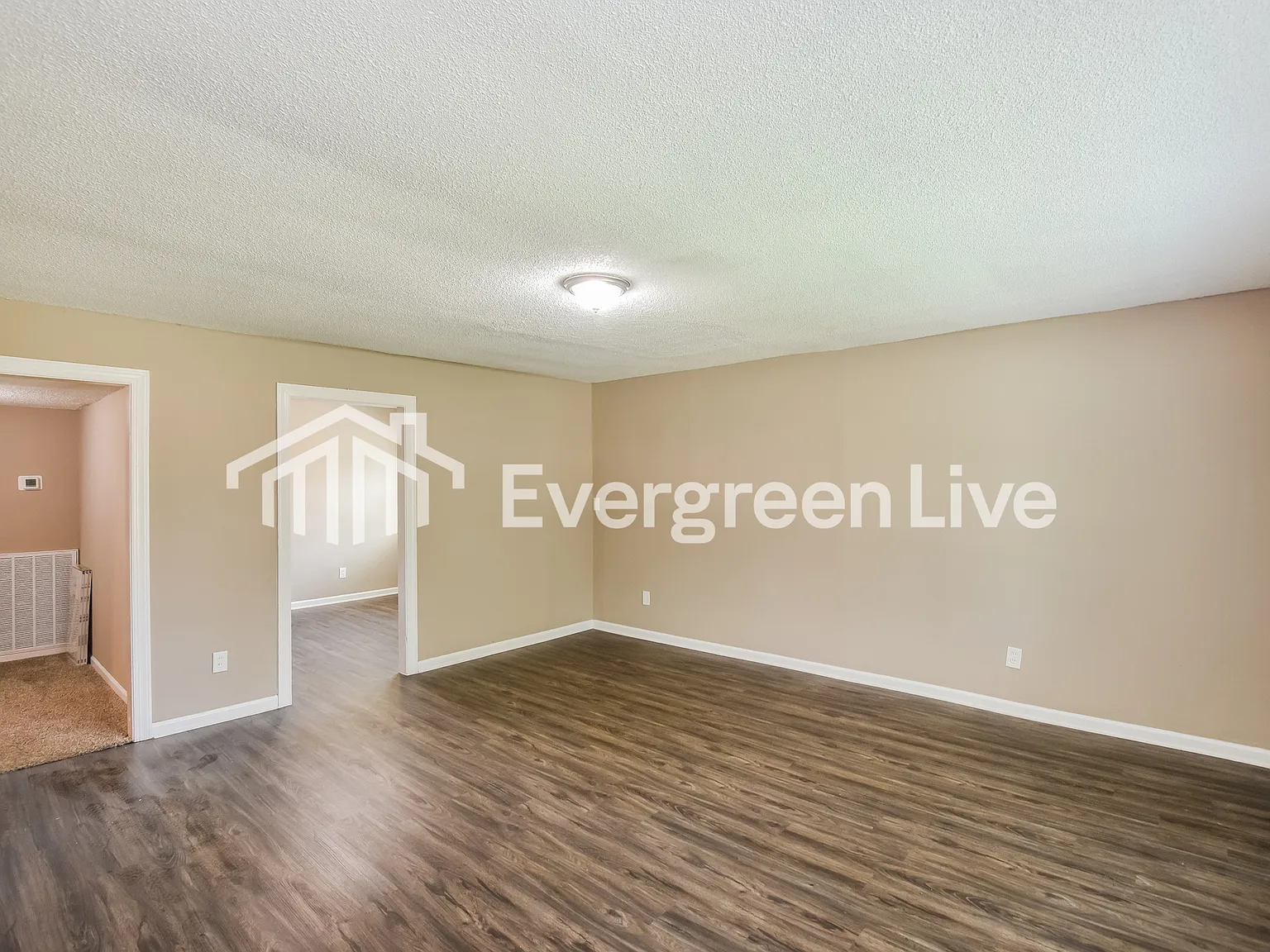 3 bed, 2.0 bath, 1362 sqft, $1,145 — Photo 3
