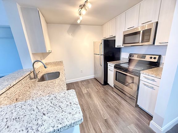 5th image of 255 Evernia St APT 917