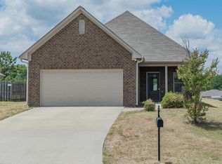 203 Greenwood Cir, Calera, AL 35040