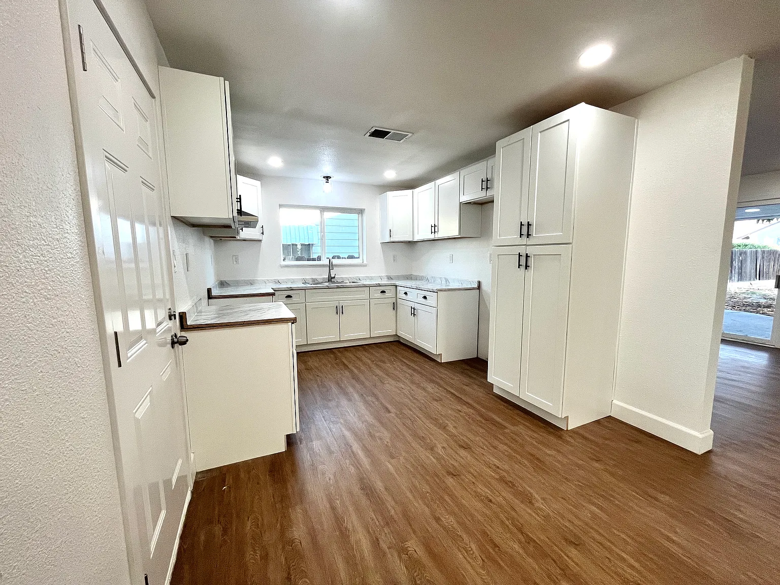 4 bed, 1466 sqft, $1,900 — Photo 4