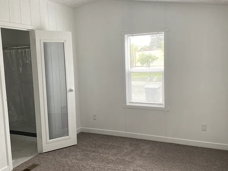 715 Center St E #105 — Photo 14