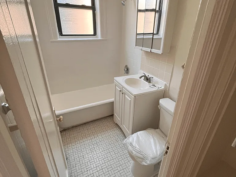 4606 N. Hermitage — Photo 12