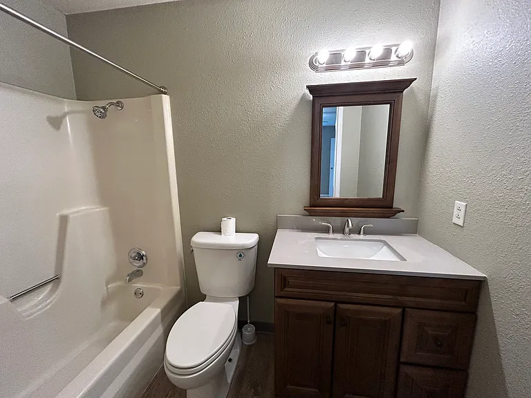 8219 Elkridge Ave — Photo 11