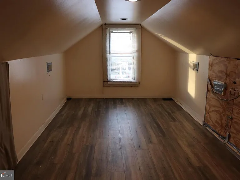 410 Winters Ln — Photo 18