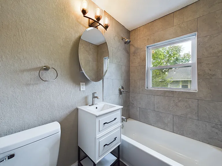 4207 Kenwood Ave #2S — Photo 11