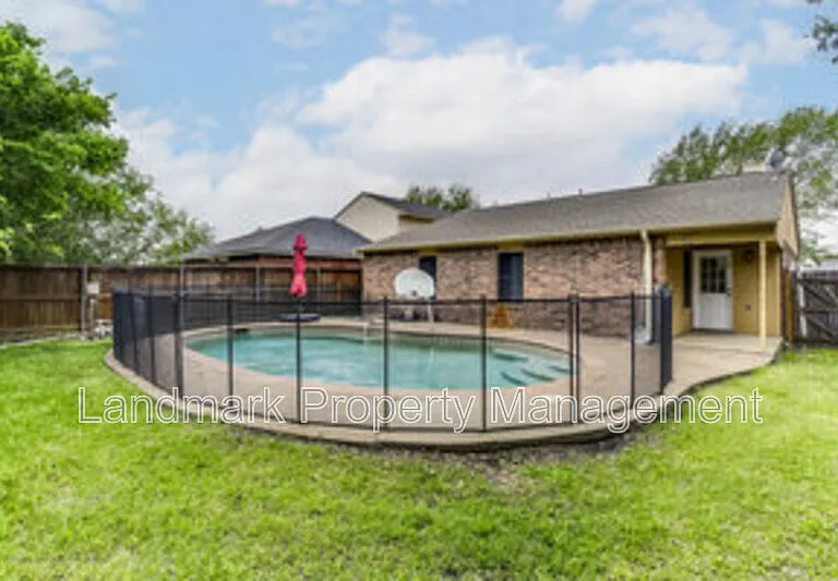 625 Hollyberry Dr — Photo 23