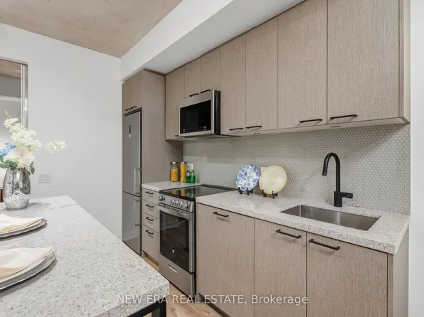 1808 Saint Clair Ave W #301, Toronto, ON M6N 1J5