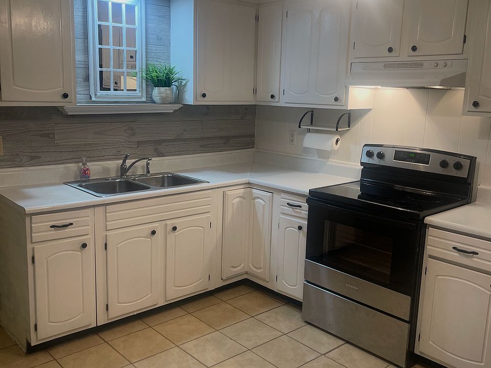 1st image of 6 Lake View Dr #101