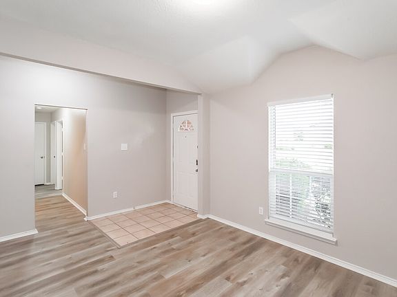 3rd image of 605 Canyon Pl