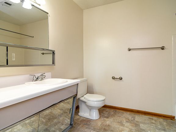 5th image of 1920 Robertson Dr #1854-06