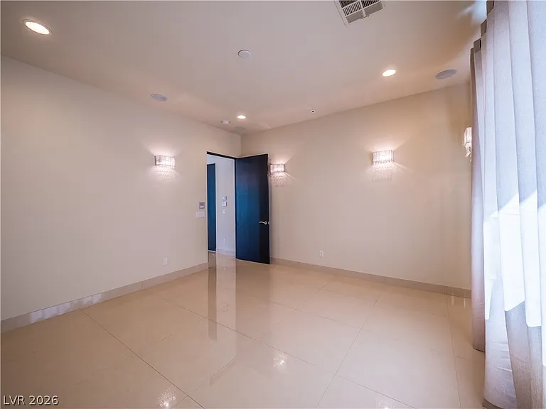 7447 Yonie Ct — Photo 16
