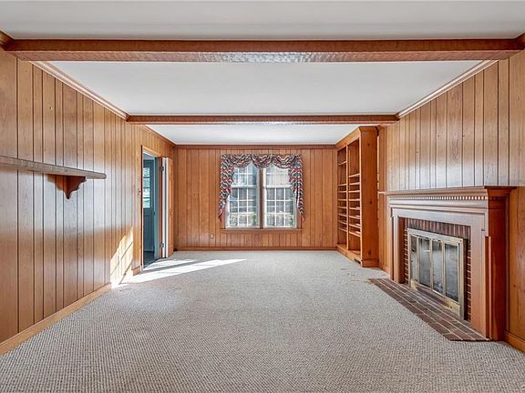 5th image of 2109 Lake Surrey Dr